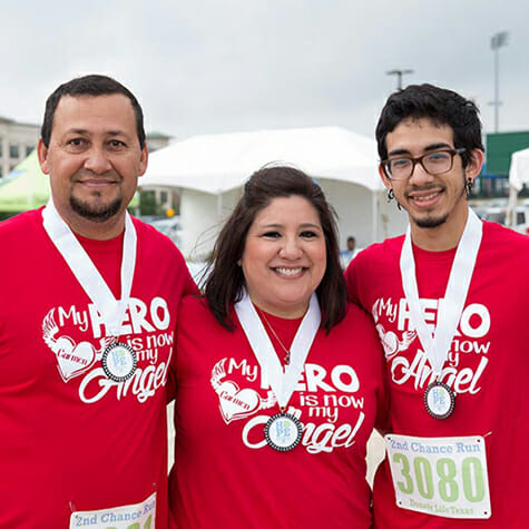 Participants of the Donate Life Texas 2nd Chance Run smiling for the camera